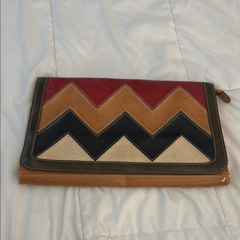 Chevron Pattern Clutch